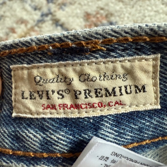 Levi Strauss Two Tone Cut-Off Jean Shorts - Size 29 - Picture 5 of 9